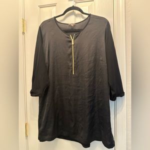 Vince Camuto women’s size 2x black top with gold zipper